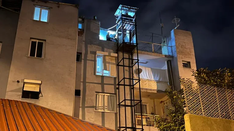 KARDESI-ICIN-YAPTIRDIGI-ENGELLI-ASANSORU_1025328_304271-737501