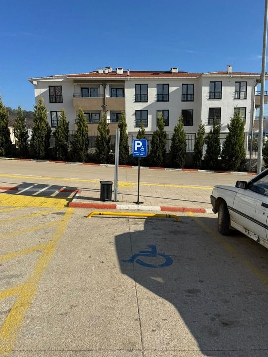 Çan Devlet Hastanesi’nden engelli otoparkı uyarısı: Ceza kesilecek