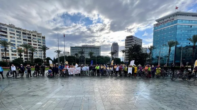 İzmir’de Görme engelliler, tandem bisikletle sınırlarını aşıyor